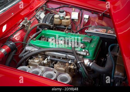 Italie, Lombardie, Alfa Romeo GT 1300 Junior car Engine au salon de l'auto Banque D'Images