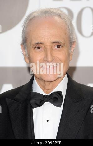 José Carreras assiste aux Classic BRIT Awards au Royal Albert Hall de Londres. 2 octobre 2013 © Paul Treadway Banque D'Images