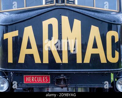 Marque de commerce tarmac sur le devant d'un camion à vapeur Sentinel DG8 d'époque lors d'un rallye de véhicules d'époque Tanfield Railway, près de Stanley, dans le comté de Durham, au Royaume-Uni Banque D'Images