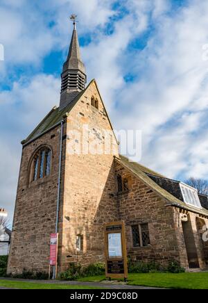 Extérieur de l'art et de l'artisanat style architectural Chalmers Memorial Church, Port Seton, East Lothian, Écosse, Royaume-Uni Banque D'Images