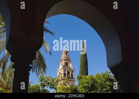 Le clocher de la mosquée-cathédrale de Cordoue, province de Cordoue, Andalousie, sud de l'Espagne. Ici le clocher, ancien minaret de la mosquée Banque D'Images