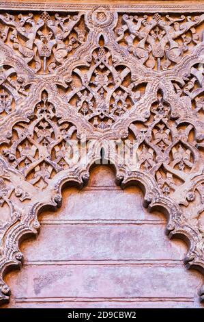 Arabesque mauresque au Royal Alcázar de Séville, Espagne. Banque D'Images