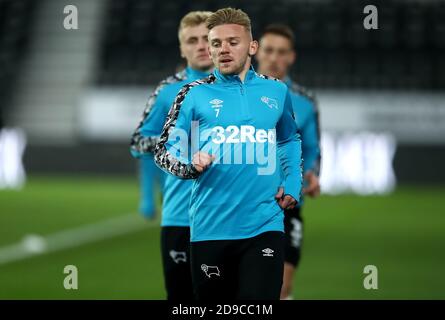 Kamil Jozwiak, du comté de Derby, s'échauffe avant le match du championnat Sky Bet à Pride Park, Derby. Banque D'Images