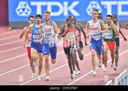 Timothy Cheruiyot, Josh Kerr, Ben Blankenship, Filip Ingebrigtsen, Abdelaati Iguider. chauffe de 1500 mètres. Championnats du monde d'athlétisme de l'IAAF, Doha 2019 Banque D'Images