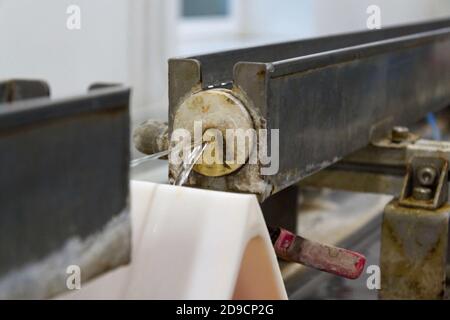 Extrusion sur la ligne de production du polymère de filament d'impression 3D Banque D'Images