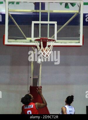 Campinas, Brésil. 04e novembre 2020. Ce mercredi (4), l'équipe féminine de basket-ball Vera Cruz a affronté l'équipe Sesi Araraquara pour le championnat de São Paulo au Ginásio Paineiras à Campinas (SP). Crédit: Leandro Ferreira/FotoArena/Alay Live News Banque D'Images