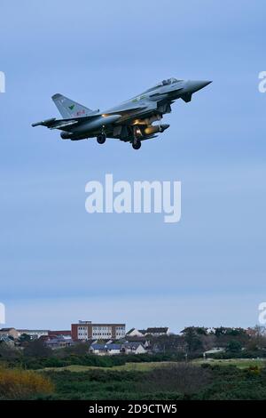 4 octobre 2020. RAF Lossiemouth, Moray, Écosse, Royaume-Uni. Il s'agit d'un avion Typhoon pendant les tâches de routine à sa base. Banque D'Images