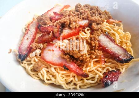 Le Sarawak kolok mee, une cuisine populaire en Malaisie, est simple et sans chichis Banque D'Images