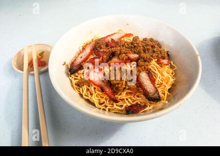 Le Sarawak kolok mee, une cuisine populaire en Malaisie, est simple et sans chichis Banque D'Images