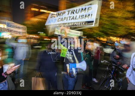 4 novembre 2020 : manifestation de partisans anti-trump à Manhattan, New York, États-Unis, 04 novembre 2020. Crédit : Anik Rahman/ZUMA Wire/Alay Live News Banque D'Images