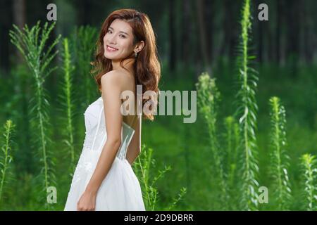 Une belle jeune femme Banque D'Images