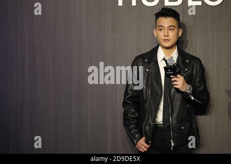 OHO ou, acteur et chanteur chinois, se présente à une activité pour la célébration du 40e anniversaire de la marque de montres Hublot dans la ville de Shenyang, au nord-est de C Banque D'Images