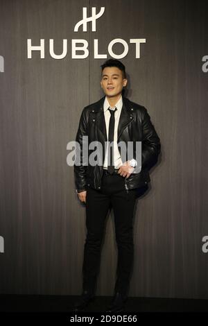 OHO ou, acteur et chanteur chinois, se présente à une activité pour la célébration du 40e anniversaire de la marque de montres Hublot dans la ville de Shenyang, au nord-est de C Banque D'Images