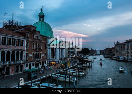 View from the Bridge - Pont Des Scalzi sur le Grand Canal près de la gare de Venise Banque D'Images