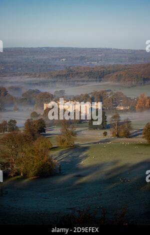 Portrait du domaine de longleat dans la gorge du cheddar un matin d'automne brumeux Banque D'Images