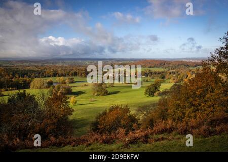 Paysage du domaine de longleat dans la gorge du cheddar un matin d'automne brumeux 2 Banque D'Images