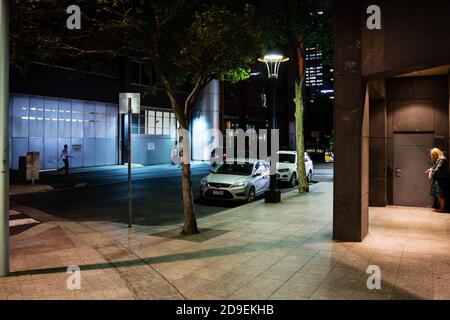 MELBOURNE, AUSTRALIE - 10 DÉCEMBRE 2014 : rues nocturnes de Melbourne. Melbourne est la capitale et la ville la plus peuplée de l'État de Victoria Banque D'Images