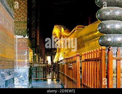 Temple Wat Pho du Bouddha inclinable Bangkok Thaïlande Banque D'Images