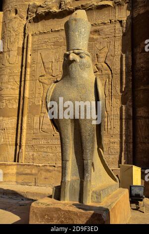 Edfu était l'ancien Tbot égyptien, ou dans Coptic Atbo, d'où le nom moderne est dérivé. Quand les Grecs sont arrivés sur la scène, ils l'ont nommée Aupoll Banque D'Images