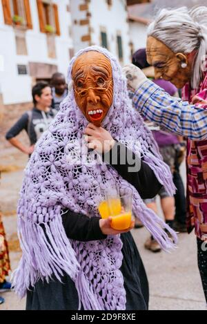 Personnages de Carnaval. Ituren - Zubieta. Navarre. Espagne. Europe Banque D'Images