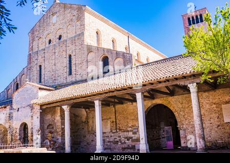 L'église Santa Maria Assunta - Basilique de Santa Maria Assunta - est une église de basilique sur l'île de Torcello. Exemple d'archit vénitien-byzantin Banque D'Images
