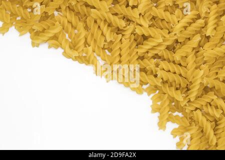 Base savoureuse de pâtes Fusilli. Textures alimentaires saines Banque D'Images