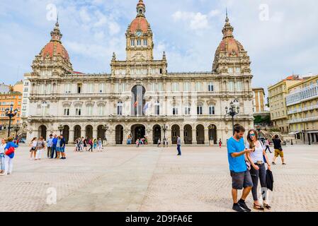 Vue sur la place Maria Pita et son bâtiment de l'hôtel de ville. La Corogne, Galice, Espagne, Europe Banque D'Images