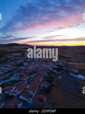 Vue aérienne depuis un magnifique coucher de soleil à Alentejo, Portugal Banque D'Images