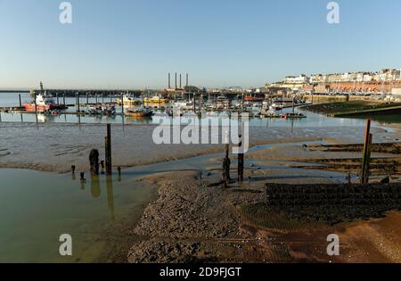 Le Royal Harbour à Ramsgate dans le Kent. Un port de pêche sur l'île de Thanet, une partie du comté de Kent, Royaume-Uni. Banque D'Images