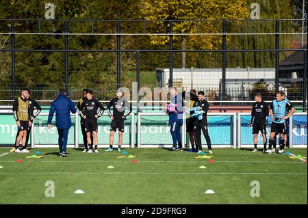 ROTTERDAM, PAYS-BAS - NOVEMBRE 05 : vue générale de la formation du Feyenoord lors d'une session de formation avant le match de l'UEFA Europa League entre Feyenoord et CSKA Moscou le 22 octobre 2020 à Rotterdam, pays-Bas (photo de Yannick Verhoeven/Orange Pictures) Banque D'Images