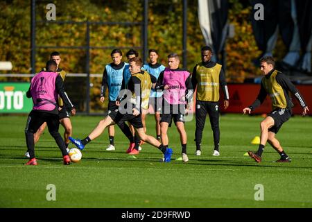 ROTTERDAM, PAYS-BAS - NOVEMBRE 05: Vue générale de la dernière formation de Feyenoord avant le match de l'UEFA Europa League contre le CSKA Moskou lors d'une session d'entraînement avant le match de l'UEFA Europa League entre Feyenoord et CSKA Moscou le 22 octobre 2020 à Rotterdam, pays-Bas (photo de Yannick Verhoeven/Orange Pictures) Banque D'Images