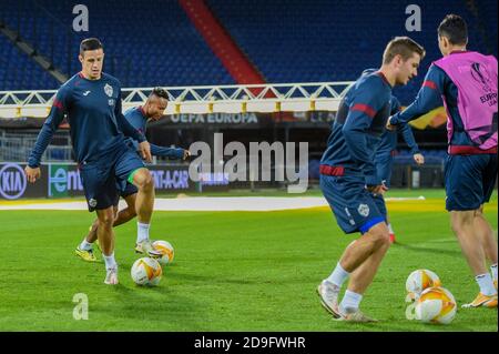 ROTTERDAM, PAYS-BAS - NOVEMBRE 05 : vue générale de la formation du CSKA Moskou à de Kuip lors d'une session de formation avant le match de l'UEFA Europa League entre Feyenoord et CSKA Moscou le 22 octobre 2020 à Rotterdam, pays-Bas (photo de Yannick Verhoeven/Orange Pictures) Banque D'Images