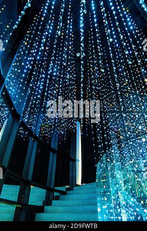 Installation de lumière à Cosmos Muzeum - musée immersif d'illusions, Varsovie, Pologne Banque D'Images