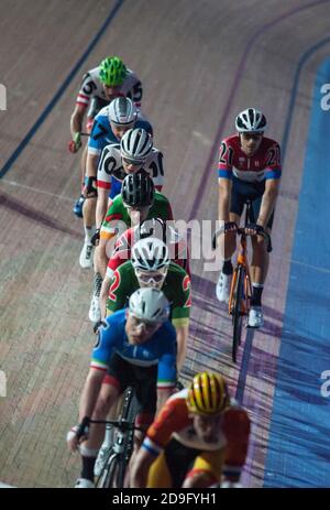 Les cavaliers participaient au championnat de six jours de course à Lee Valley Velodrome, Londres Banque D'Images