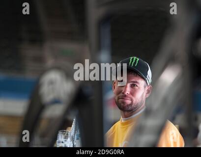 Mark Cavendish parle lors d'un Q&R avant de courir au championnat de six jours de course à Lee Valley Velodrome, Londres Banque D'Images
