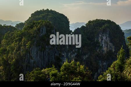 Thaïlande vert nature montagne vue panoramique du dessus Banque D'Images