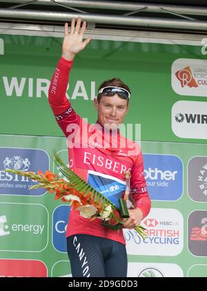 Rory Townsend de DHB Canyon dans le maillot rouge Sprinters. Les cavaliers ont pris part à la scène Wirral (étape 5) du Tour de Grande-Bretagne de 2019. Mathieu van der Poel a remporté la classification générale. Banque D'Images