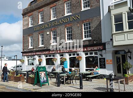 The Spice Island Inn a Greene King public House à Old Portsmouth, Bath Square, Portsmouth, Hampshire, Angleterre, Royaume-Uni Banque D'Images