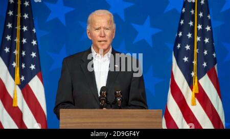 Wilmington, Delaware, États-Unis. 05ème novembre 2020. Dans cette image du fil vidéo de la campagne de Biden, l'ancien vice-président des États-Unis Joe Biden, le candidat du Parti démocrate 2020 pour le président des États-Unis, fait des remarques sur le nombre de votes continus dans plusieurs États, du Queen Theatre de Wilmington, Delaware, le jeudi 5 novembre 2020.Credit: Campagne de Biden via CNP /MediaPunch crédit: MediaPunch Inc/Alamy Live News Banque D'Images