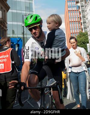 Mark Renshaw dans sa dernière course professionnelle. Les cavaliers ont participé à la dernière étape du Tour de Grande-Bretagne qui a terminé à Manchester Deansgate, Royaume-Uni. Banque D'Images