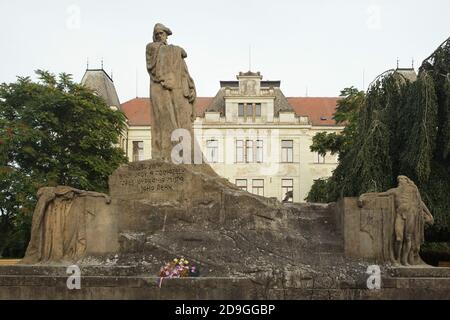Monument à Jan Hus conçu par le sculpteur tchèque Ladislav Šaloun (1908-1914) à Hořice en Bohême de l'est, République tchèque. Banque D'Images