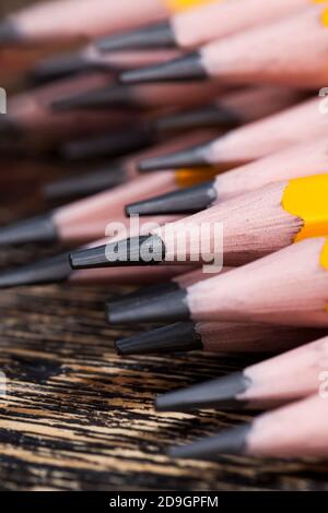 crayon en bois jaune ordinaire Banque D'Images