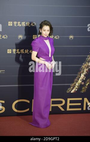 Vivian Hsu, chanteuse et actrice taïwanaise, pose pour des photos lors de la cérémonie de remise des prix Golden Melody 2020 qui s'est tenue au Taipei Music Center à Taipei, Taiwan, 3 Banque D'Images