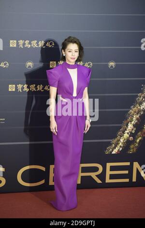 Vivian Hsu, chanteuse et actrice taïwanaise, pose pour des photos lors de la cérémonie de remise des prix Golden Melody 2020 qui s'est tenue au Taipei Music Center à Taipei, Taiwan, 3 Banque D'Images