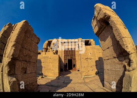 A Mammisi (Mamisi) est une ancienne petite chapelle égyptienne attachée à un plus grand temple (habituellement en face des pylônes), construit à partir de la période tardive, et a Banque D'Images