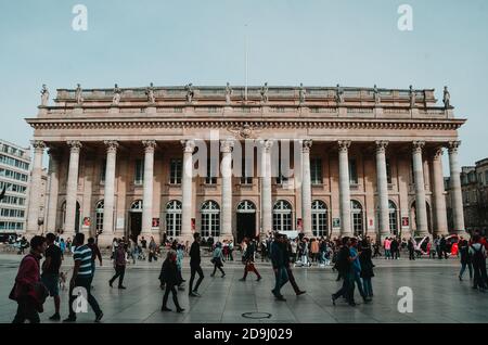 BORDEAUX, FRANCE - 02 novembre 2020 : magnifique paysage des sites architecturaux de Bordeaux pendant la journée. Banque D'Images