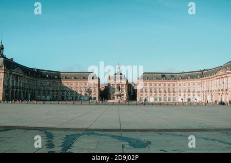 BORDEAUX, FRANCE - 02 novembre 2020 : magnifique paysage des sites architecturaux de Bordeaux pendant la journée. Banque D'Images