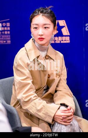L'actrice chinoise Zhou Dongyu participe au 70e anniversaire de l'Académie du film de Pékin, en Chine, du 17 au 18 octobre 2020. Banque D'Images