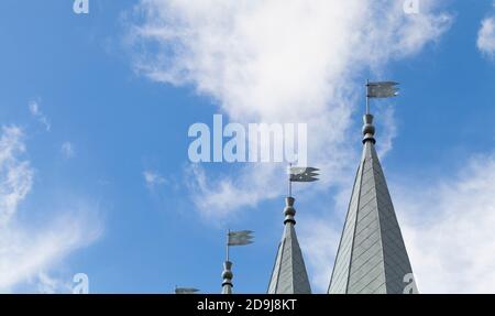 Clochers de Belfry du monastère de Tikhvin de la Dormition du Mère de Dieu Banque D'Images