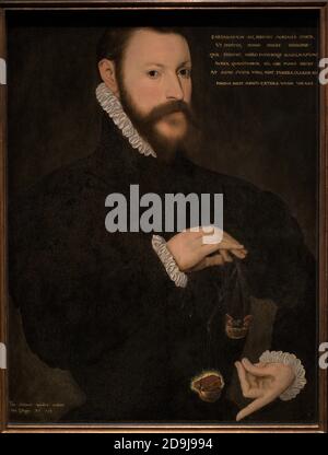 Sir Thomas Chaloner (1521-1565). Homme d'État et poète anglais. Portrait d'un artiste flamand inconnu. Il est représenté en tenant une paire de balances dans sa main droite qui sont pondérées sur le côté du livre blasant (un symbole de l'intellect et de l'apprentissage) contre les richesses du monde, montré de l'autre côté. Huile sur le panneau, 1559. Galerie nationale de portraits. Londres, Egland, Royaume-Uni. Banque D'Images